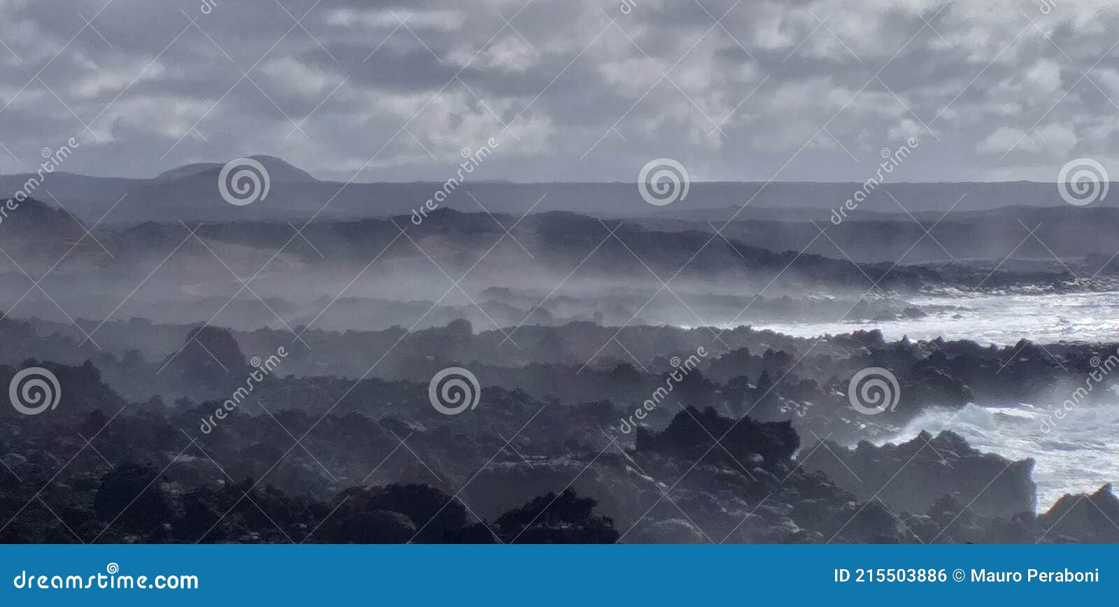 umiditÃÂ  sopra rocce vulcaniche durante trekking